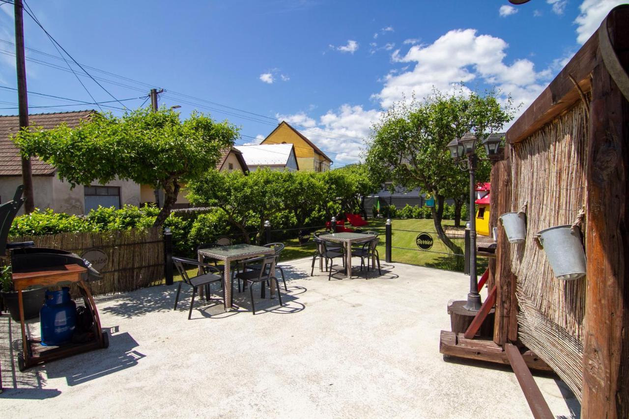 Apartmány Berries Valča Esterno foto